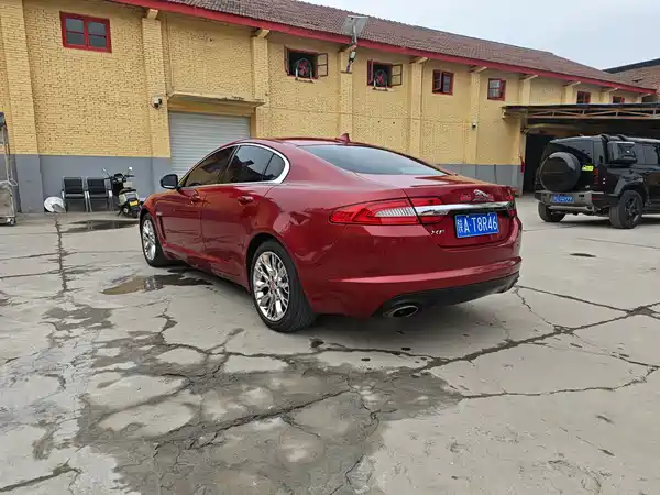 Jaguar XF 2015
