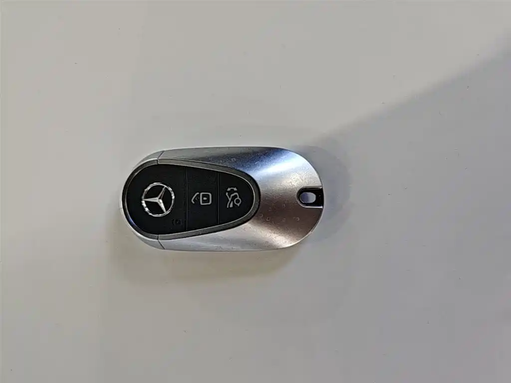 Mercedes-Benz C-Class 2023 — фото 9