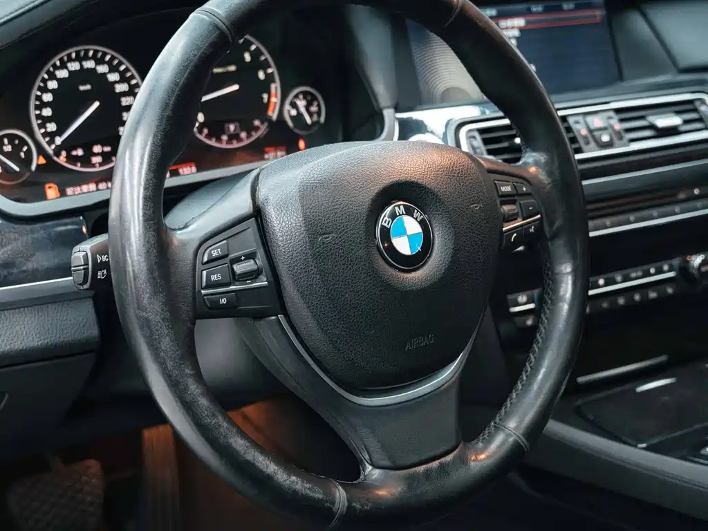BMW 7 Series 2009 — фото 16