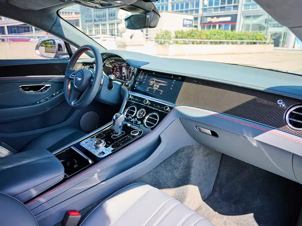 Bentley Continental 2023 — фото 15