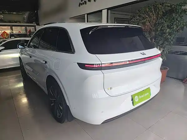 Li Auto L6 2025