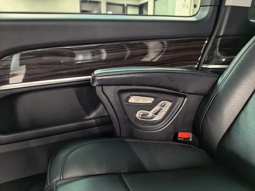 Mercedes-Benz V-Class 2018 — фото 11