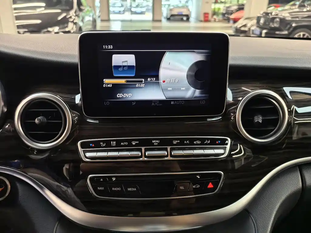 Mercedes-Benz V-Class 2018 — фото 15