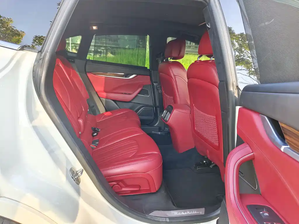 Maserati Levante 2017 — фото 13
