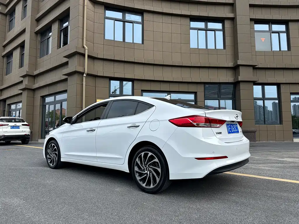 Hyundai Elantra 2021 — фото 6