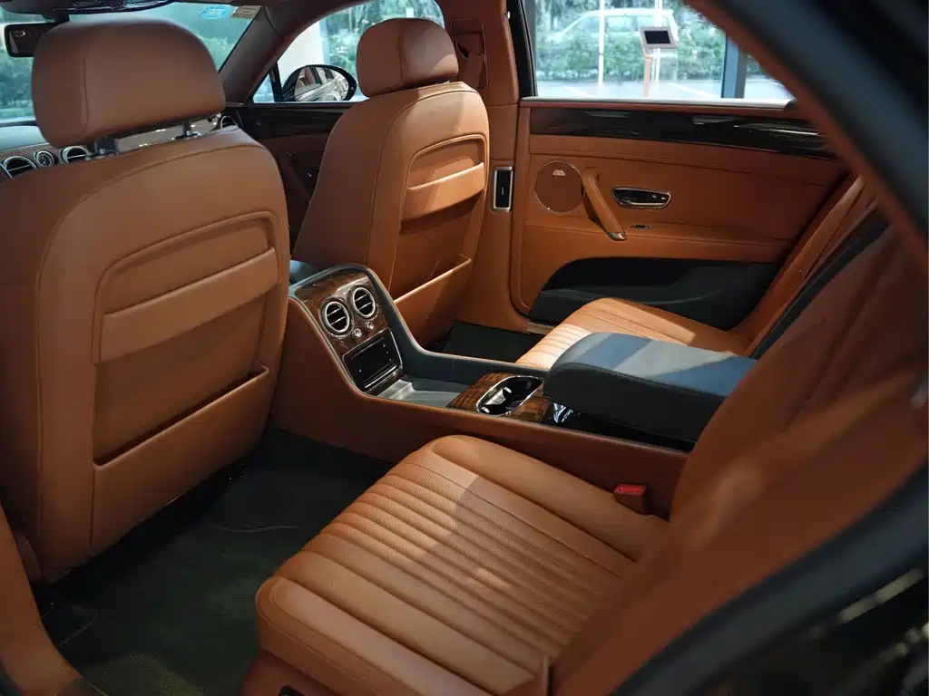 Bentley Flying Spur 2018 — фото 14