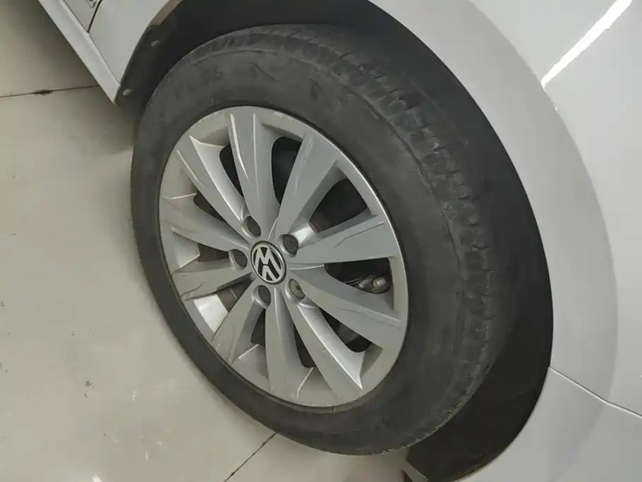 Volkswagen Sagitar 2016