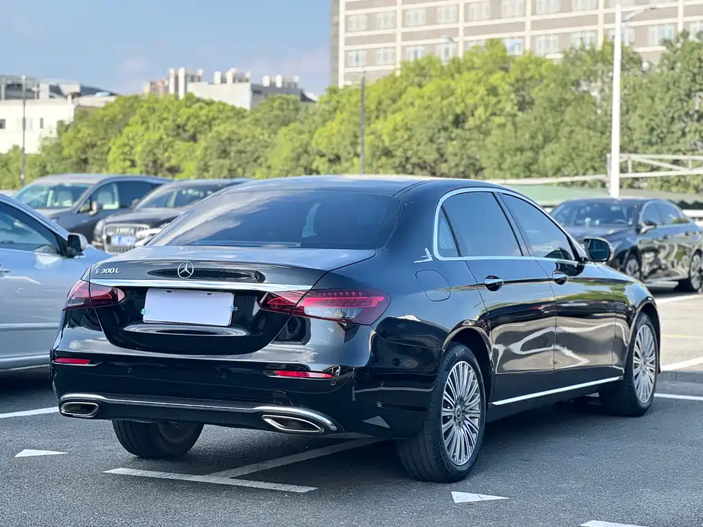 Mercedes-Benz E-Class 2022 — фото 20
