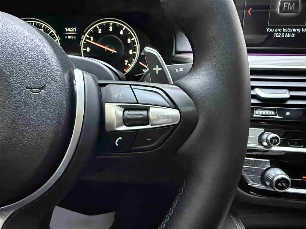BMW 5 Series 2018 — фото 15