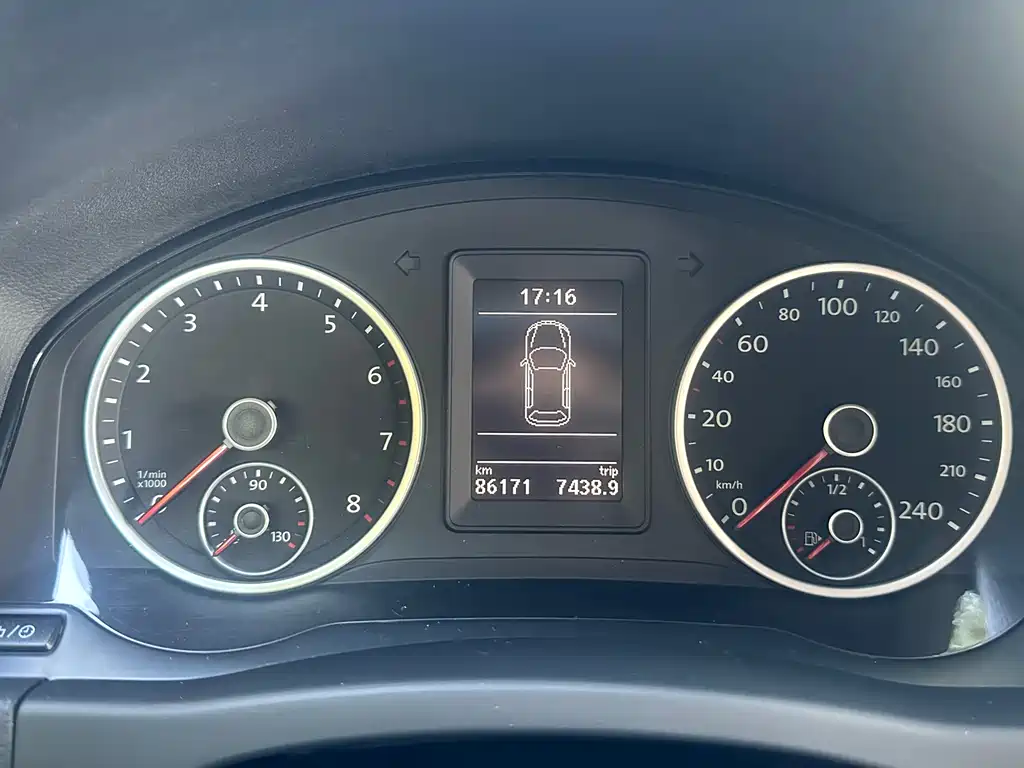 Volkswagen Tiguan 2015 — фото 14