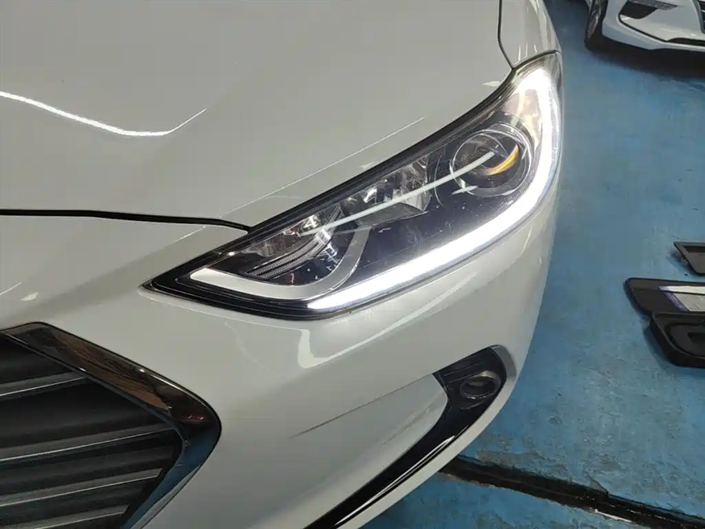 Hyundai Elantra 2016 — фото 24