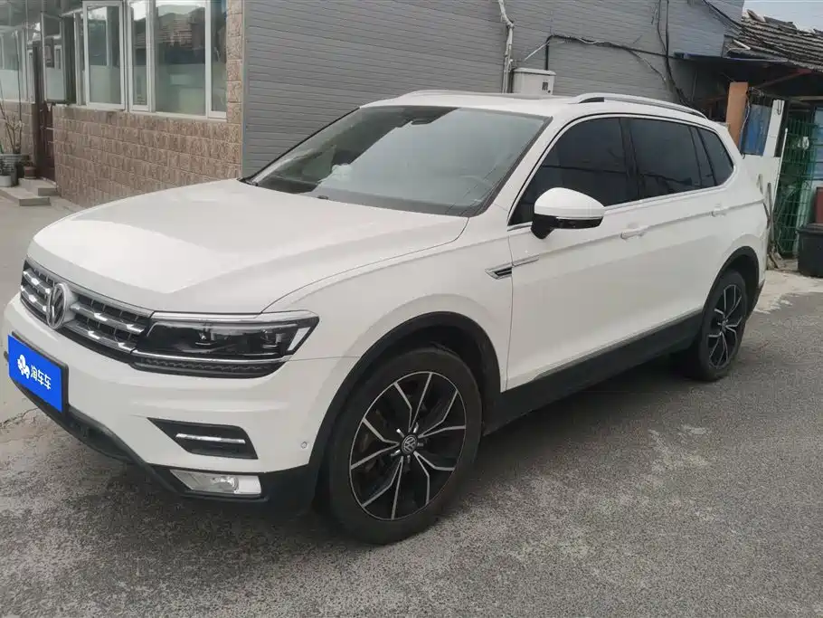 Volkswagen Tiguan L 2018 — фото 1