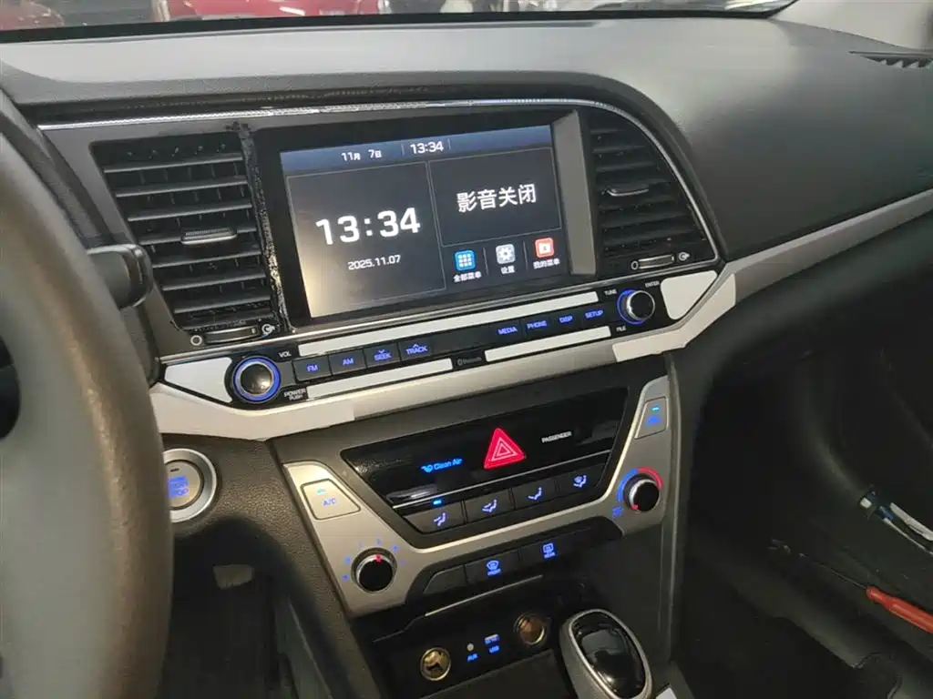 Hyundai Elantra 2016 — фото 13