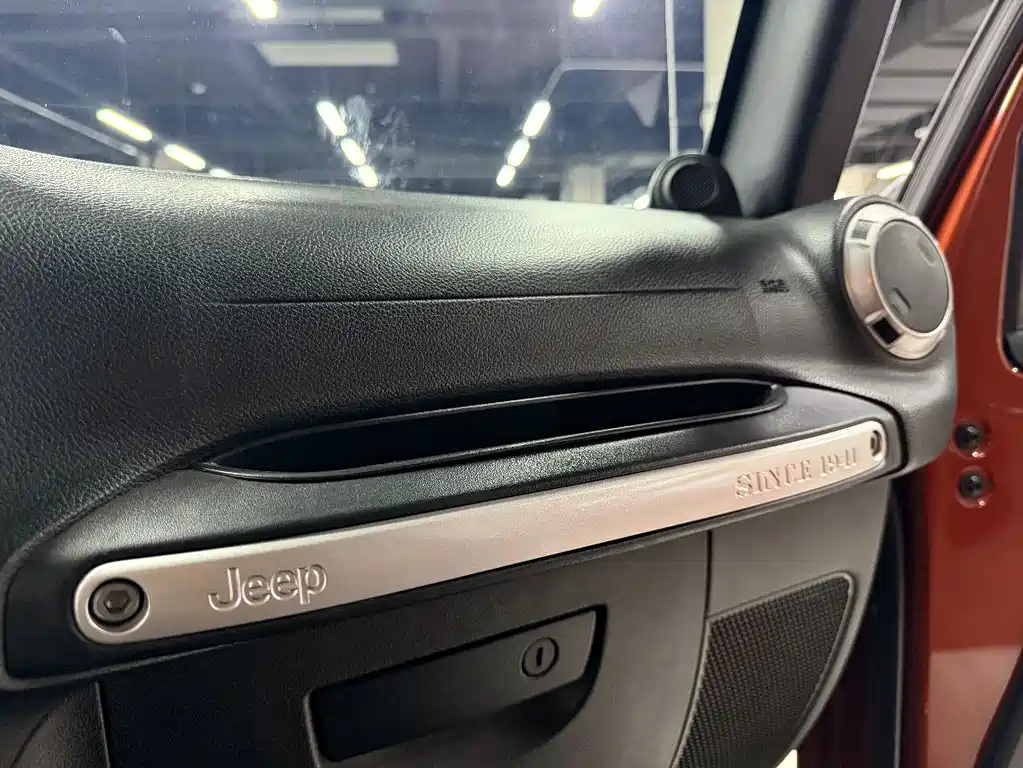 Jeep Wrangler 2014 — фото 18