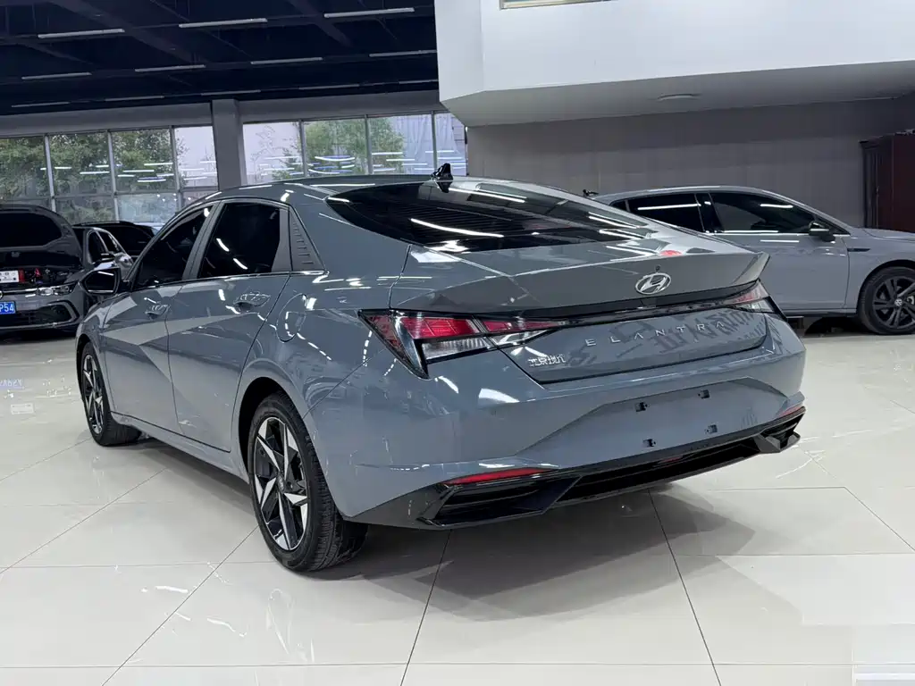 Hyundai Elantra 2023 — фото 4