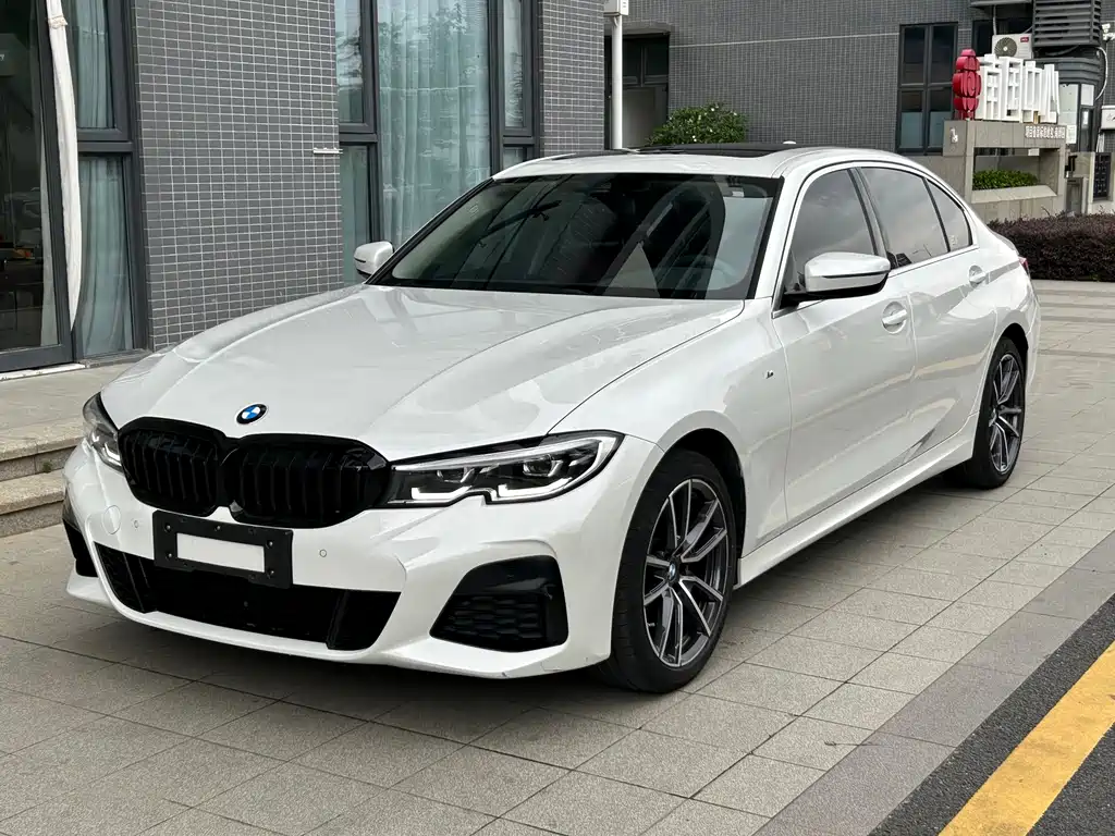 BMW 3 Series 2022 — фото 1