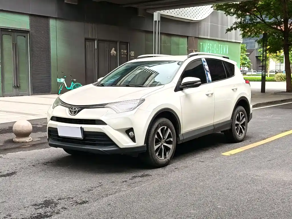 Toyota RAV4 2017 — фото 1