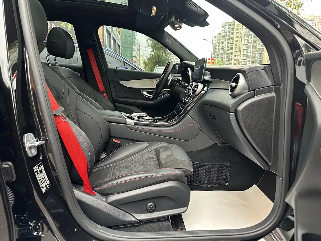 Mercedes-Benz GLC AMG 2018 — фото 23
