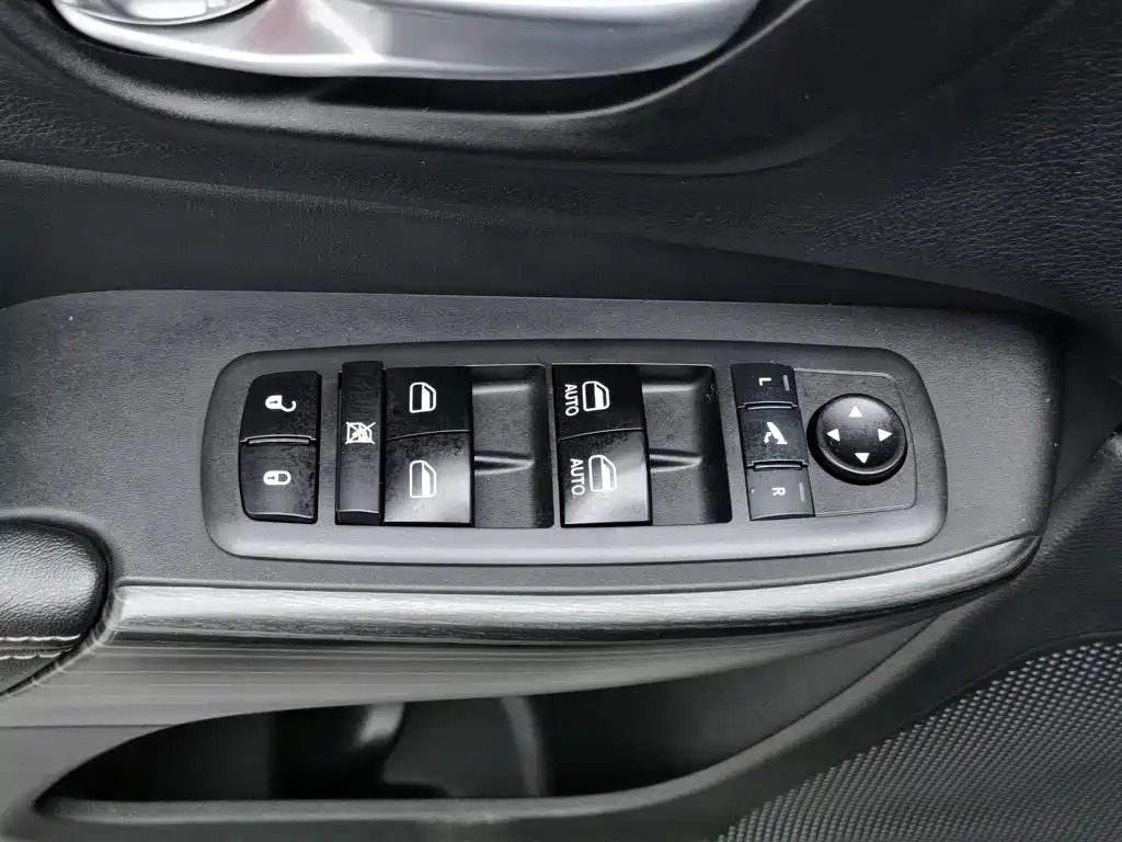 Jeep Cherokee 2016 — фото 9