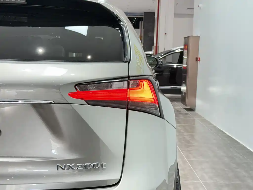 Lexus NX 2015 — фото 25