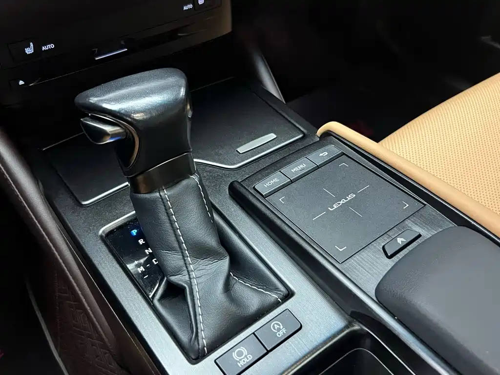 Lexus ES 2020 — фото 15