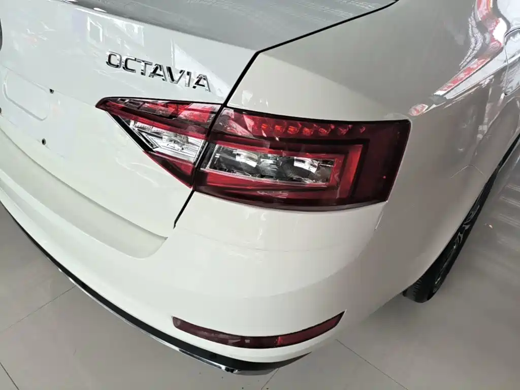 Skoda Octavia 2017 — фото 24