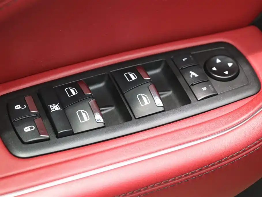Maserati Levante 2021 — фото 11