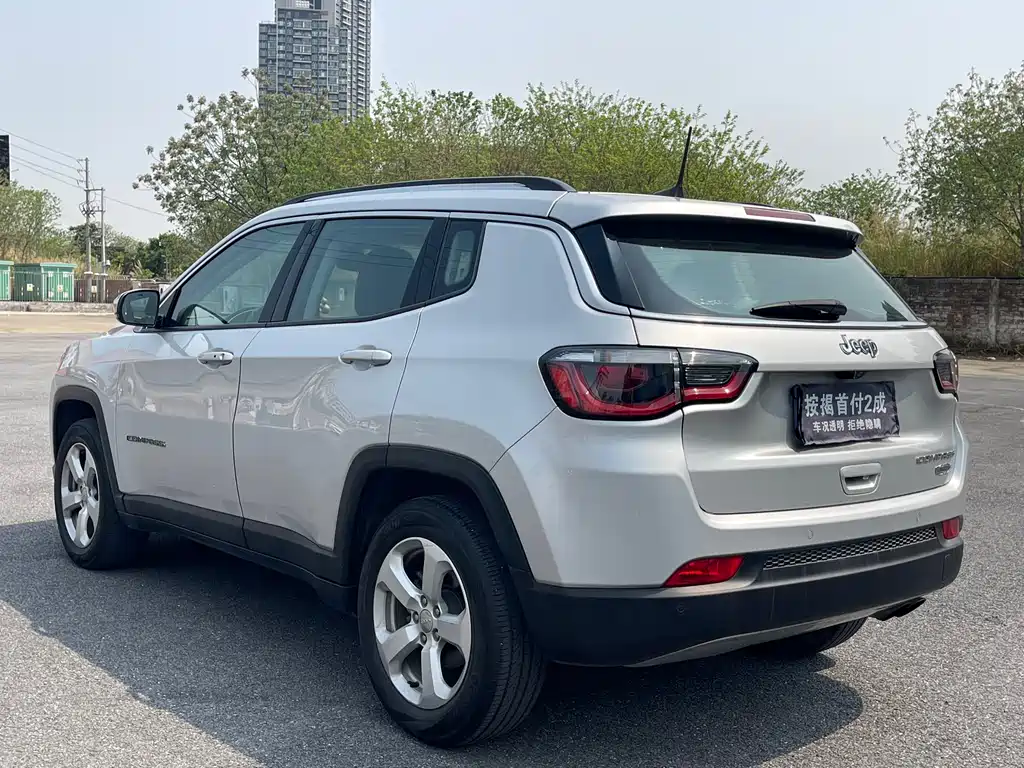 Jeep Compass 2018 — фото 7