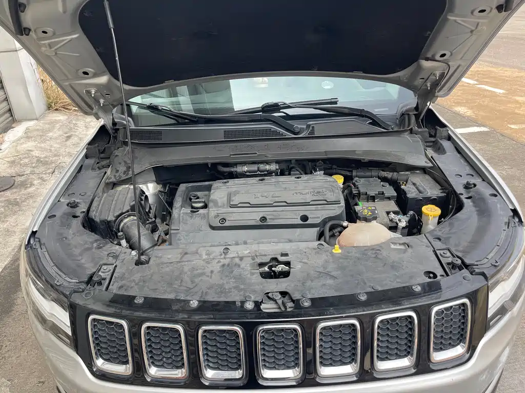 Jeep Compass 2018 — фото 21