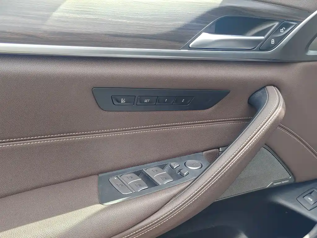 BMW 5 Series 2021 — фото 13