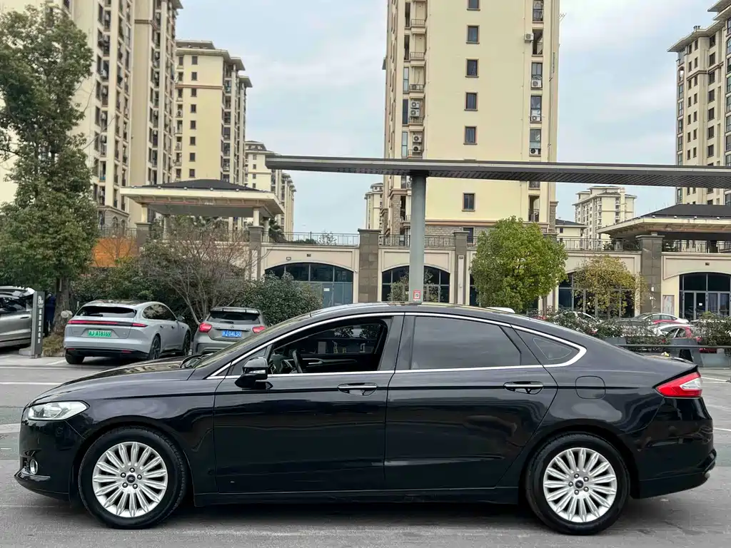 Ford Mondeo 2015 — фото 16