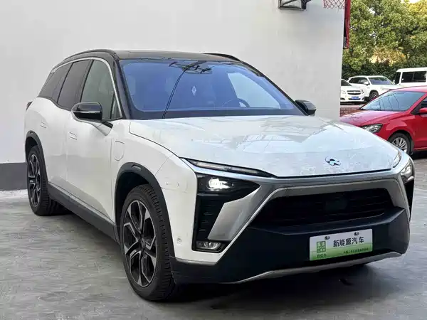NIO ES8 2021