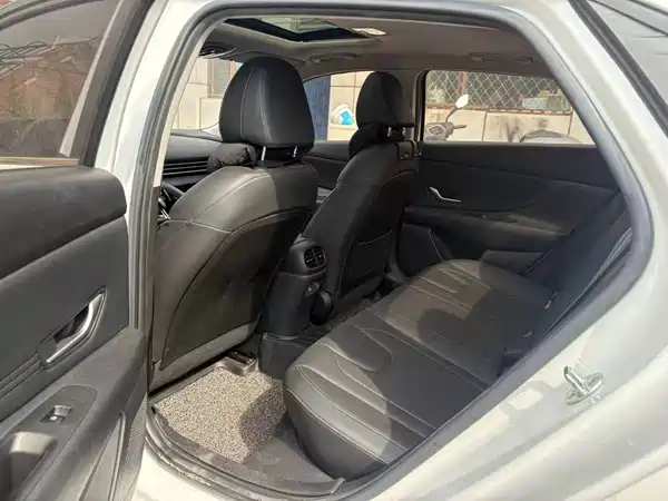 Hyundai Elantra 2022