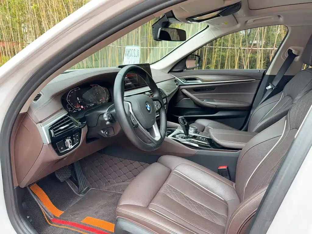 BMW 5 Series 2022 — фото 12