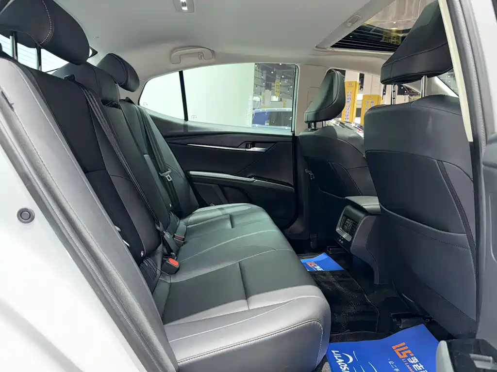 Toyota Camry 2025 — фото 19