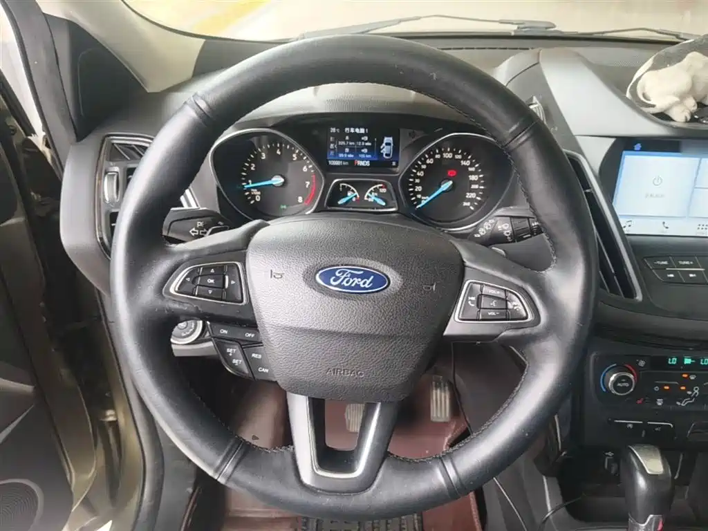 Ford Kuga 2017 — фото 11