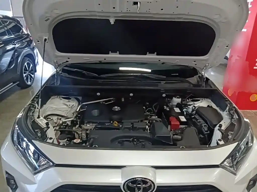 Toyota RAV4 2025 — фото 16