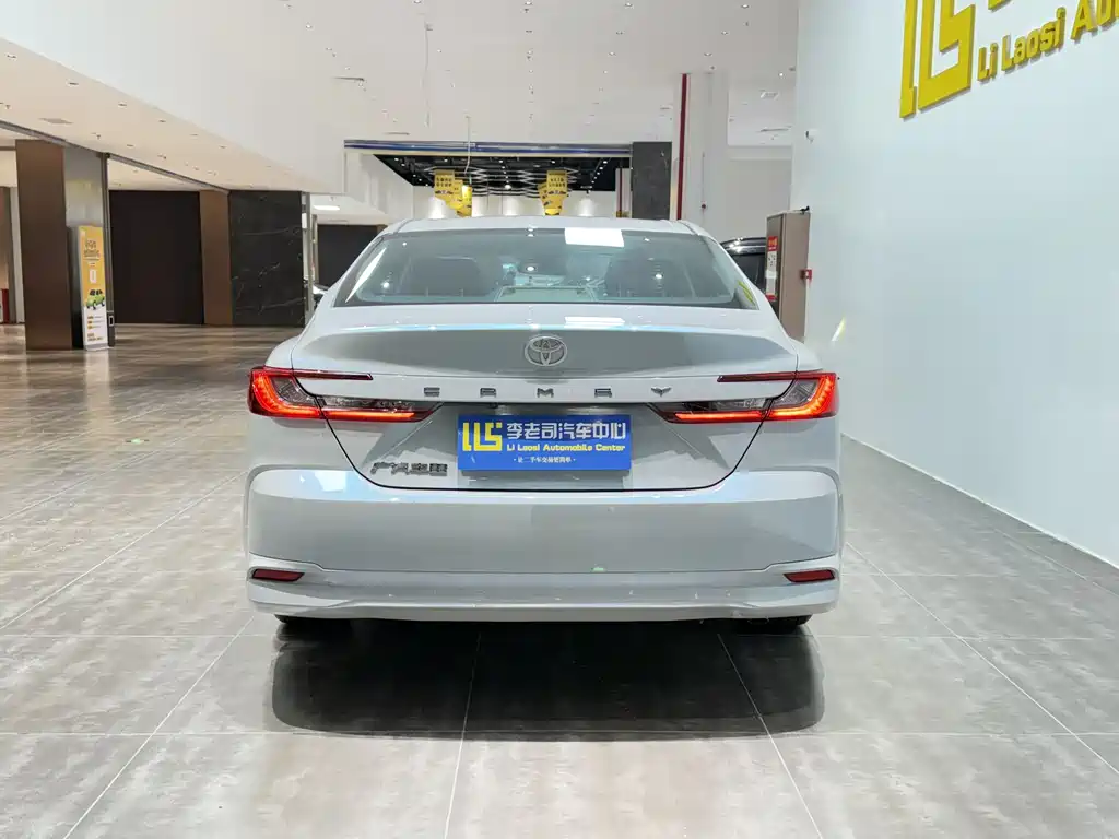 Toyota Camry 2025 — фото 12