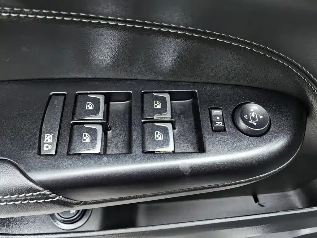 Cadillac SRX 2015 — фото 9