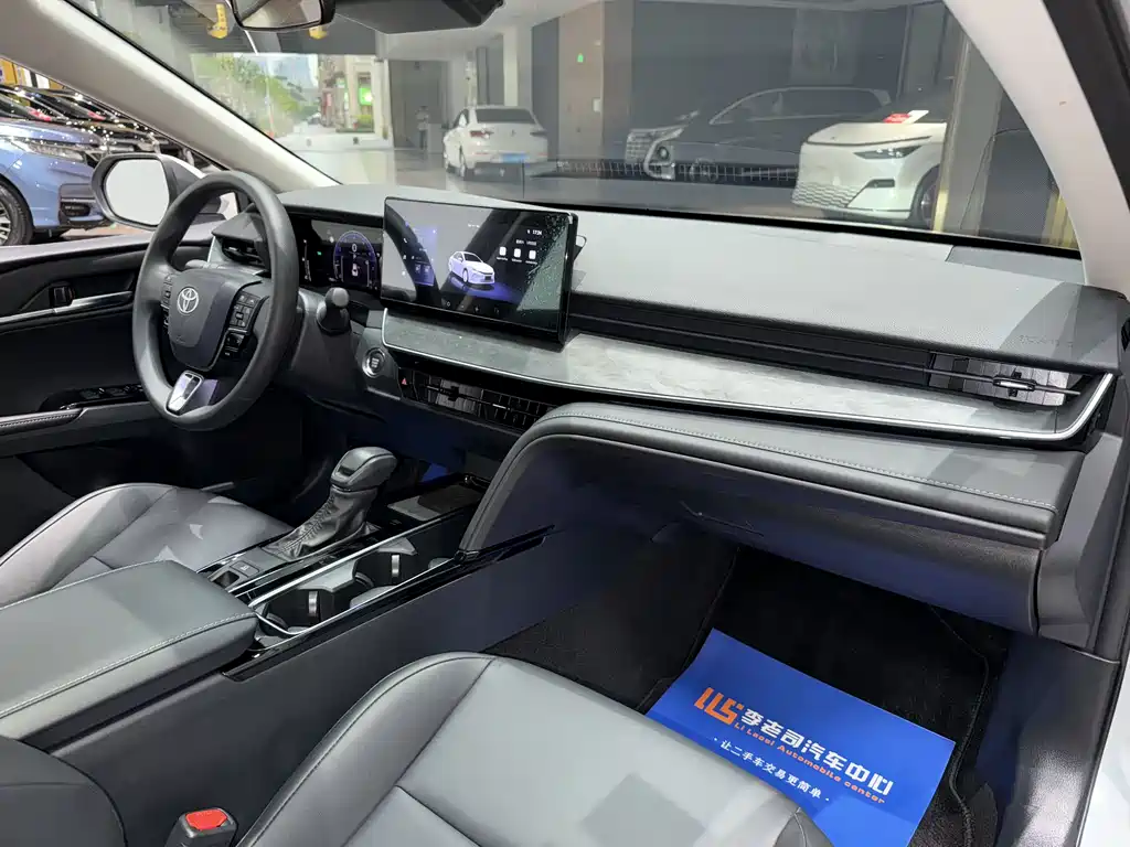 Toyota Camry 2025 — фото 22
