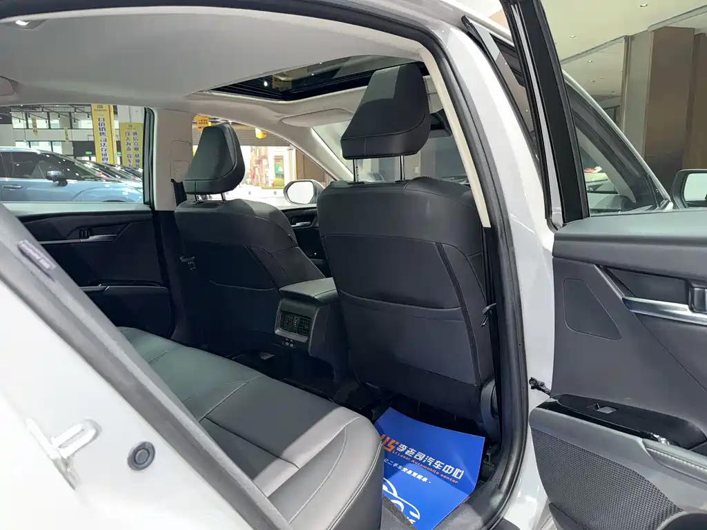 Toyota Camry 2025 — фото 17