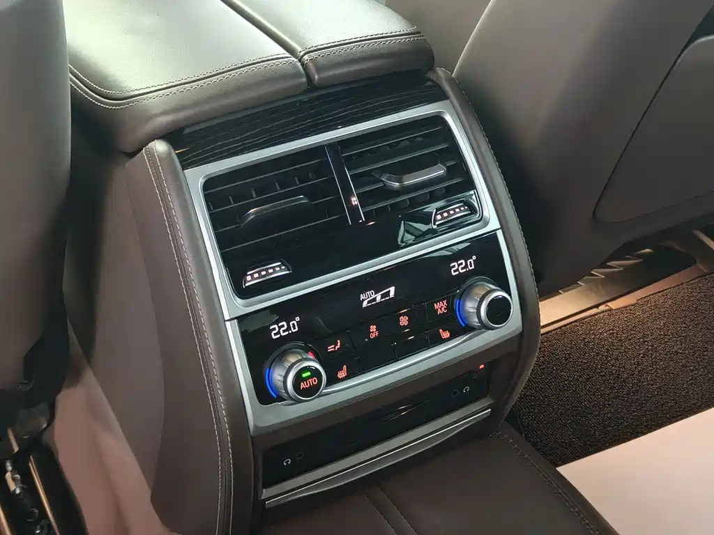 BMW 7 Series 2019 — фото 14