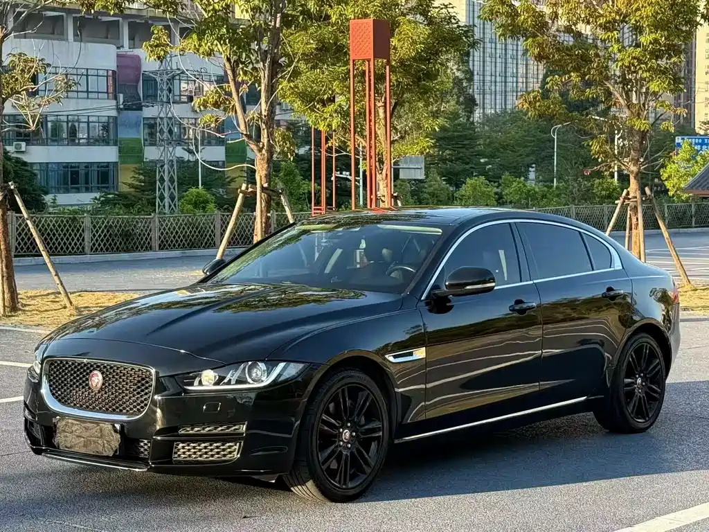 Jaguar XEL 2018 — фото 1