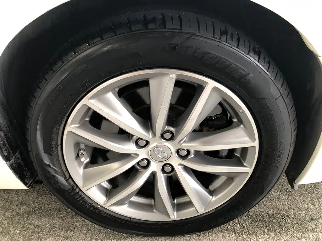 Infiniti Q50L 2015 — фото 19