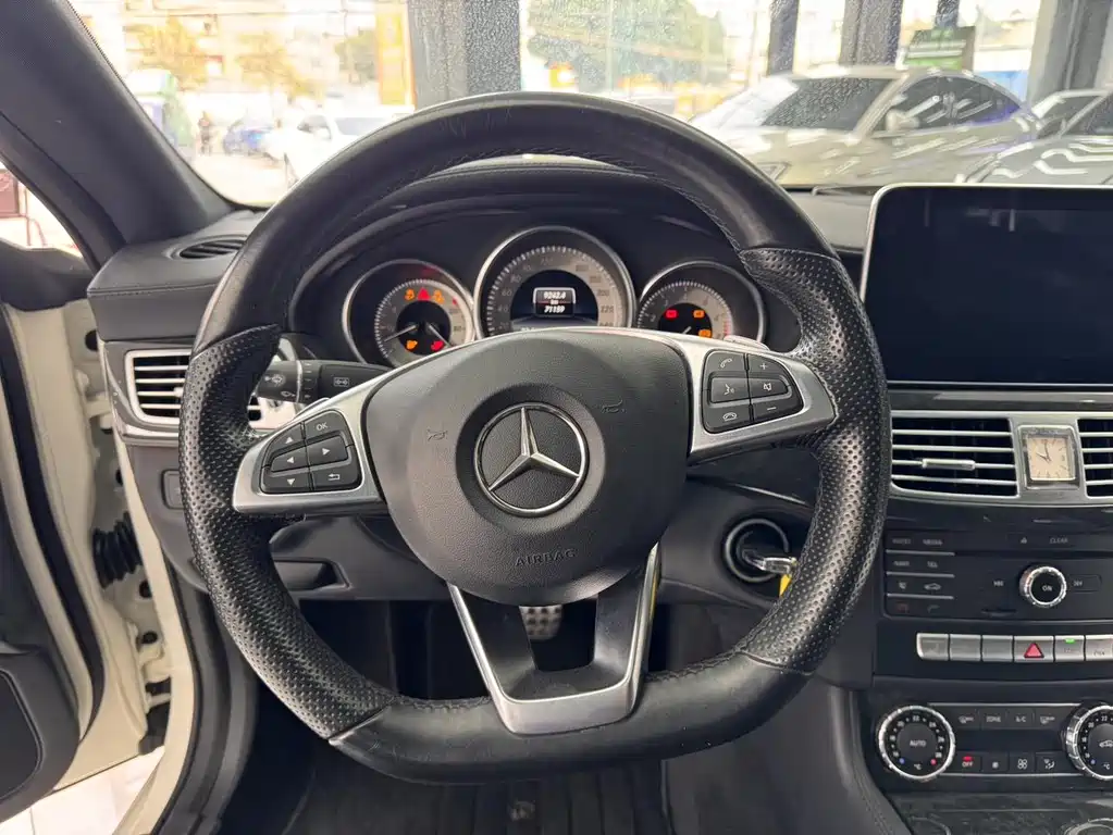 Mercedes-Benz CLS 2017 — фото 10