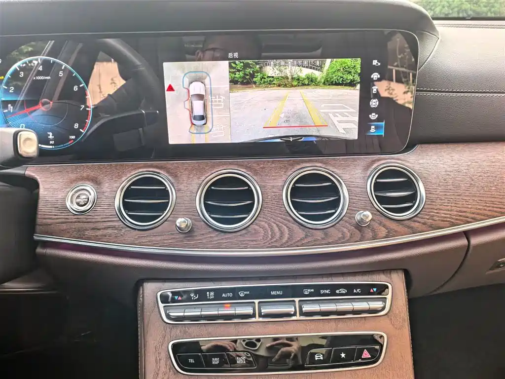 Mercedes-Benz E-Class 2023 — фото 10