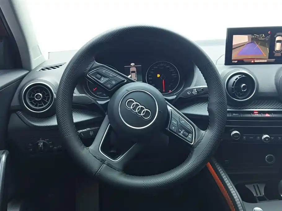 Audi Q2L 2021 — фото 15