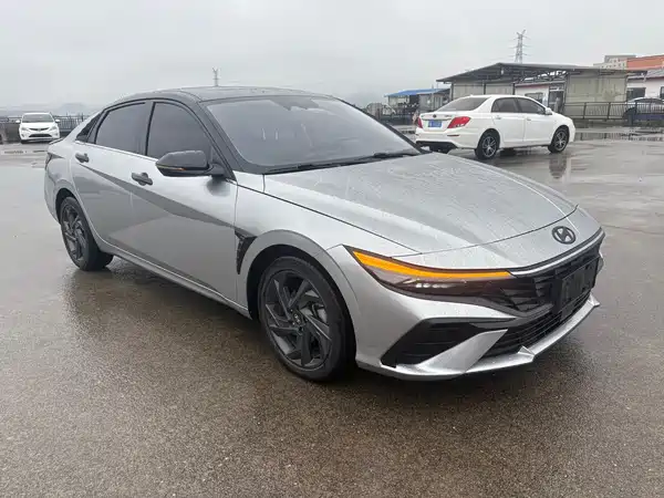 Hyundai Elantra 2023