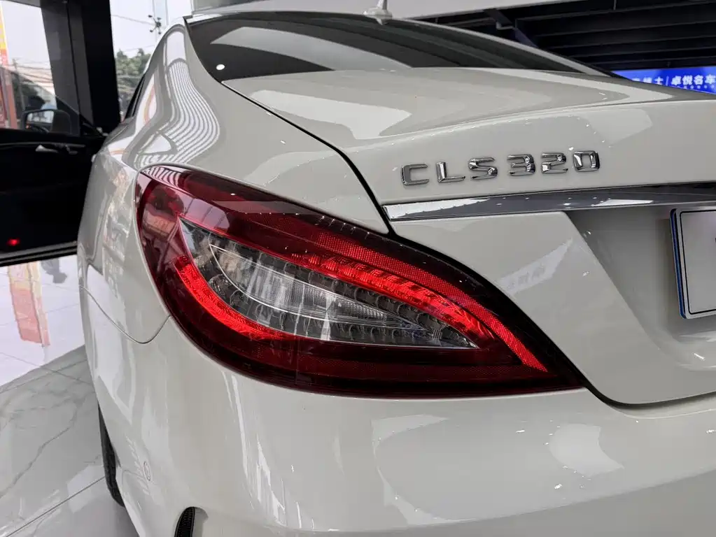 Mercedes-Benz CLS 2017 — фото 30