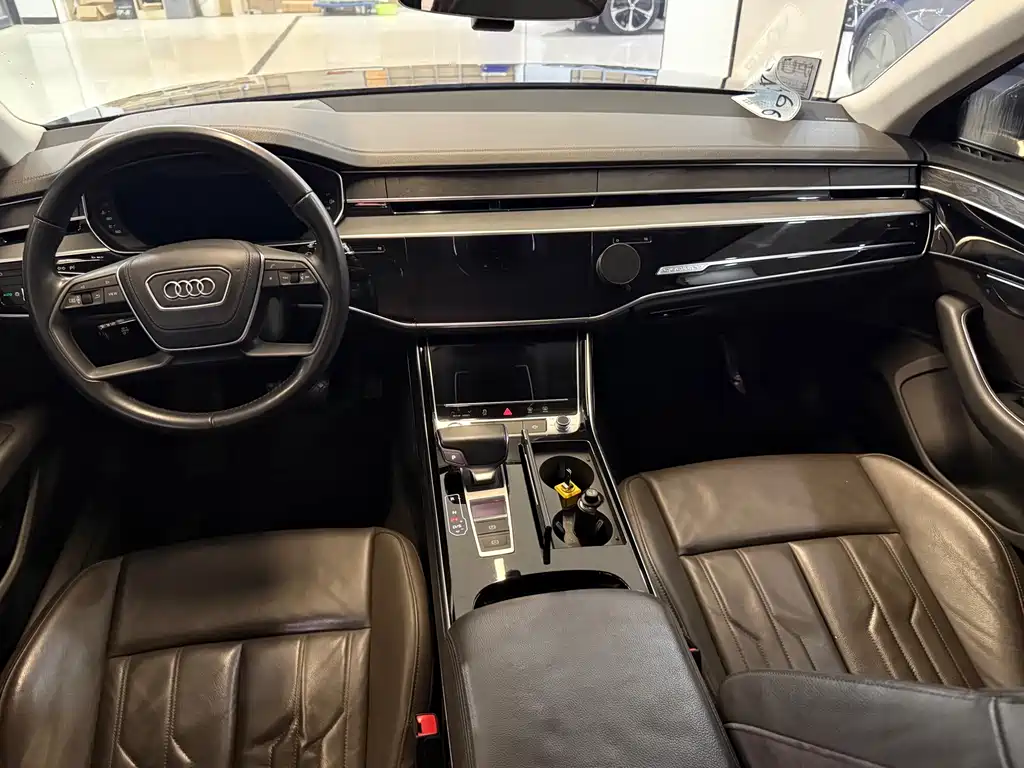 Audi A8 2018 — фото 9